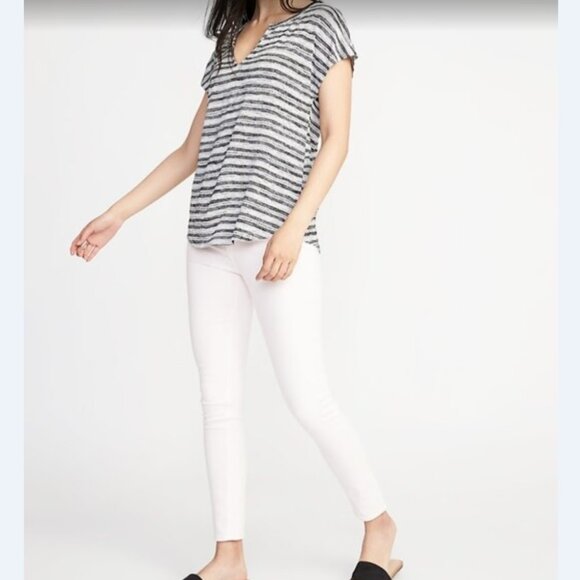 Old Navy Relaxed Split-Neck Tee - Striped -‎ Medium - Picture 1 of 5